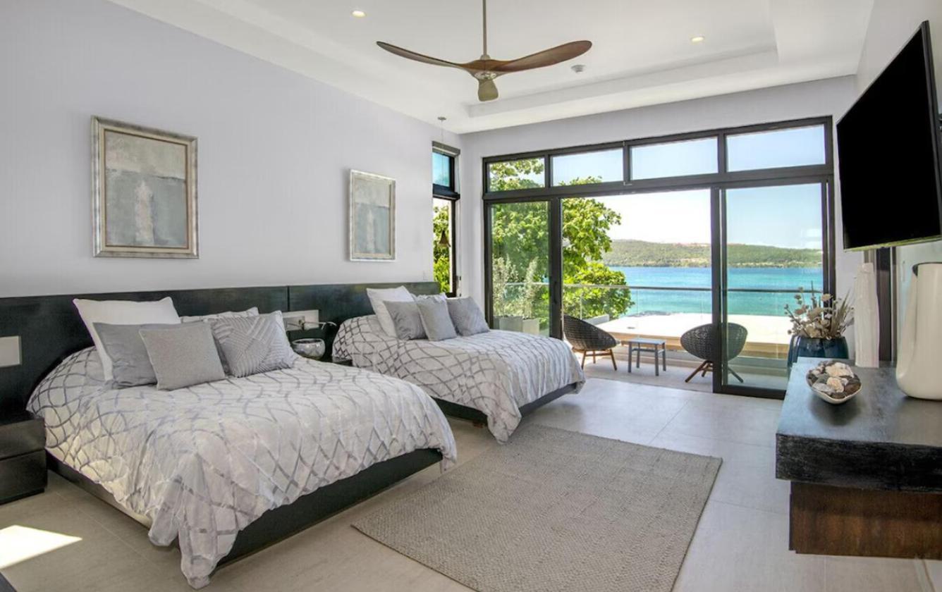 Happy Hour Luxury Beachfront Retreat Villa *