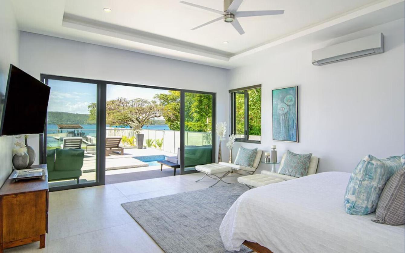 Happy Hour Luxury Beachfront Retreat Villa Ocho Rios