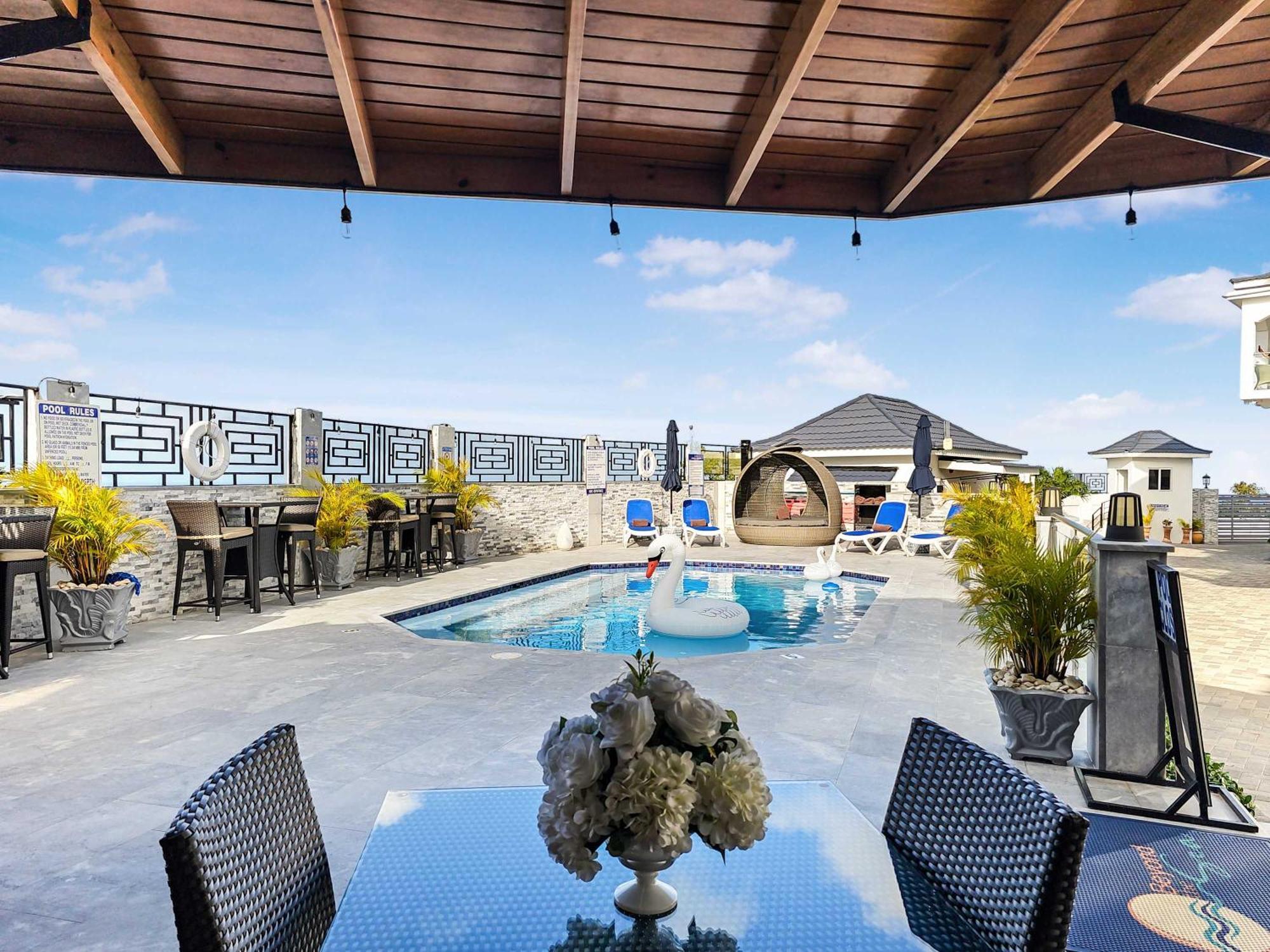 Hospitality Expert Bts 2 - Pool & Chef * Montego Bay