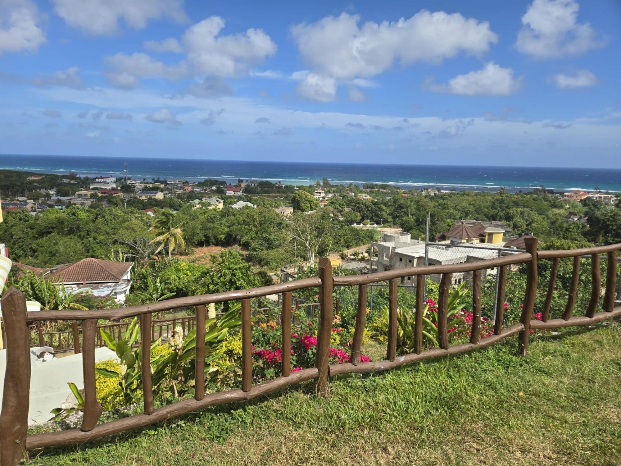 Holiday home Poinciana House