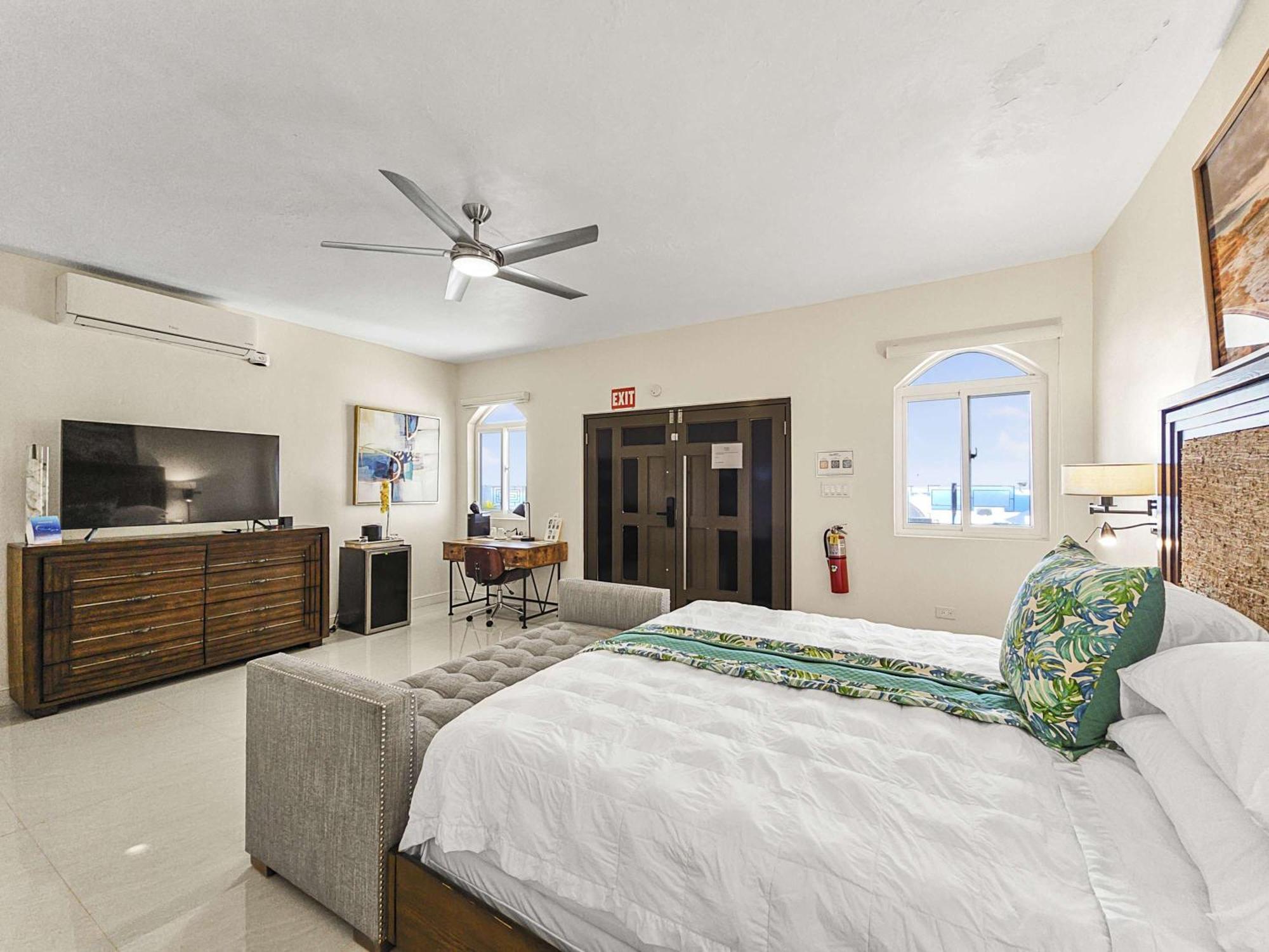 Villa Hospitality Expert Bts 10br Pool Montego Bay