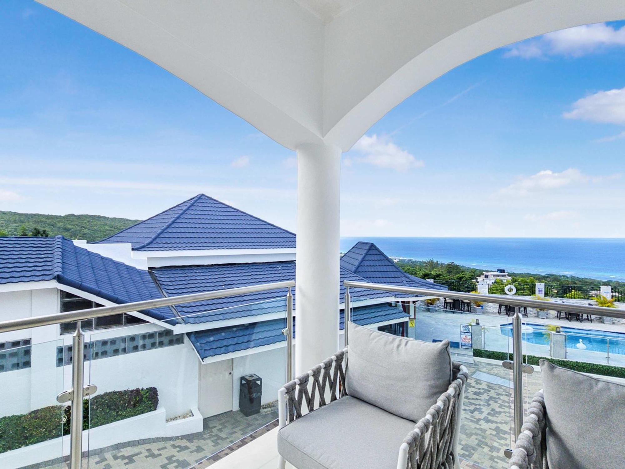 Hospitality Expert Bts 10br Pool Villa *