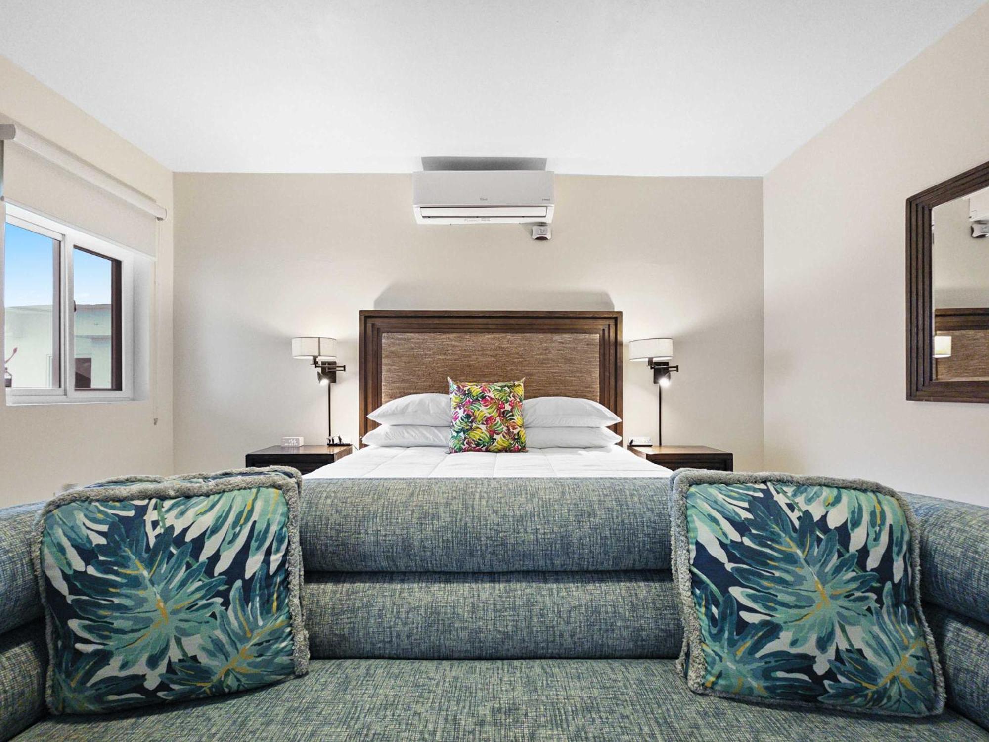 Hospitality Expert Bts 10br Pool Villa *