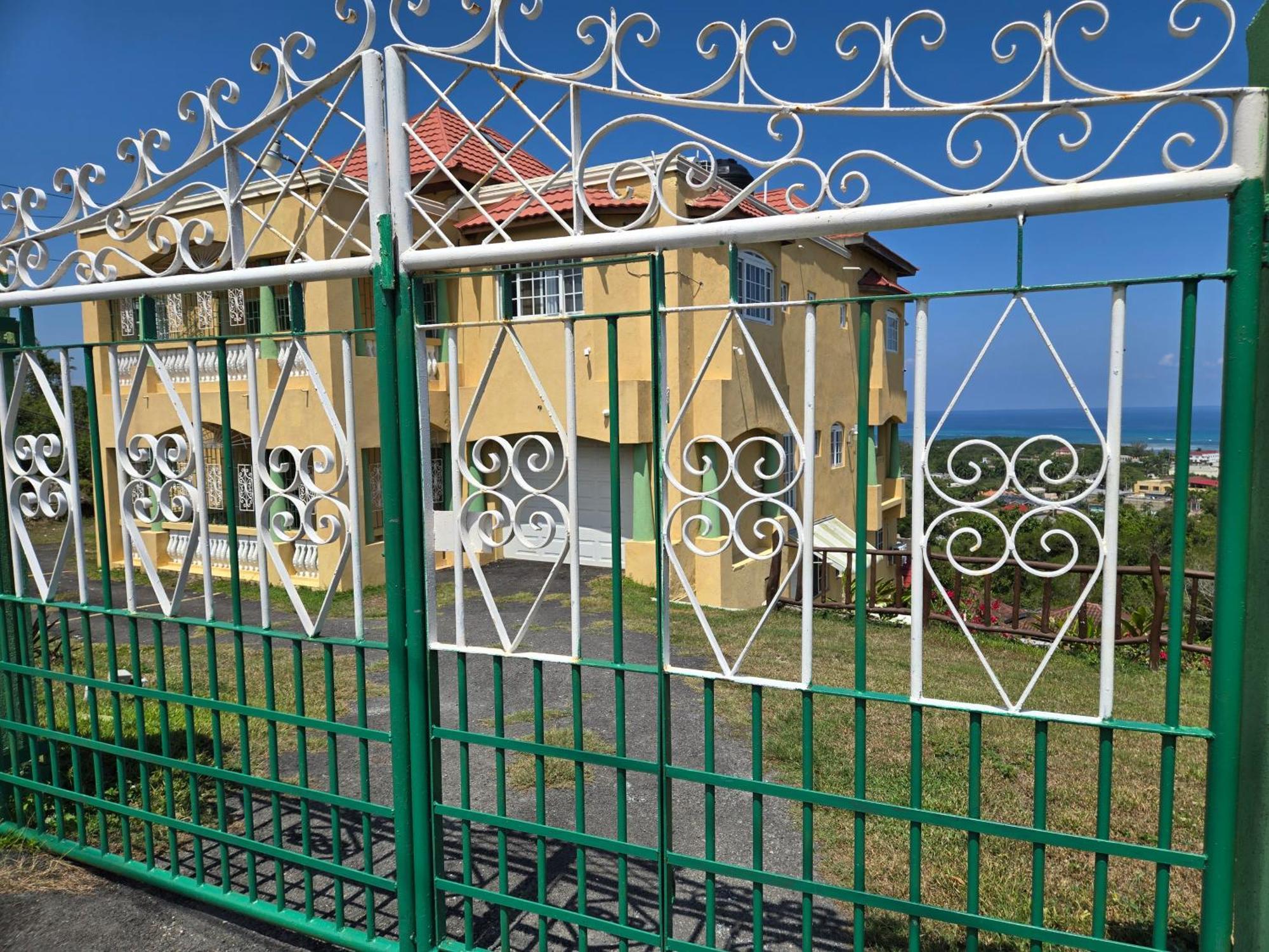 Holiday home Poinciana House