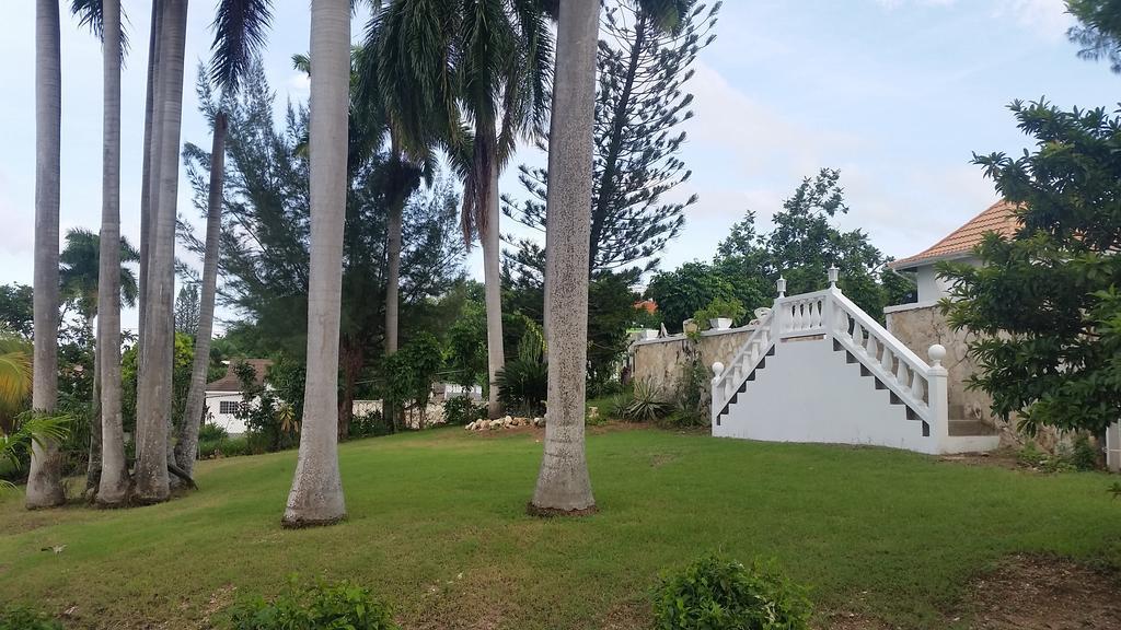 The Retreat @ A Piece Of Paradise Bed and breakfast