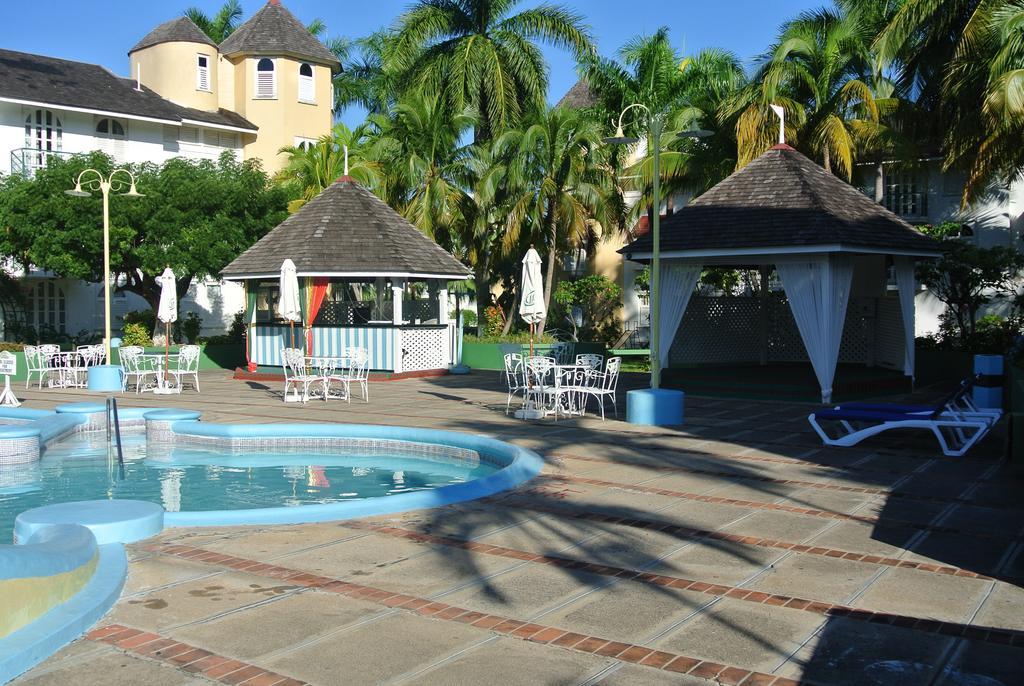 4 * Ocho Ríos