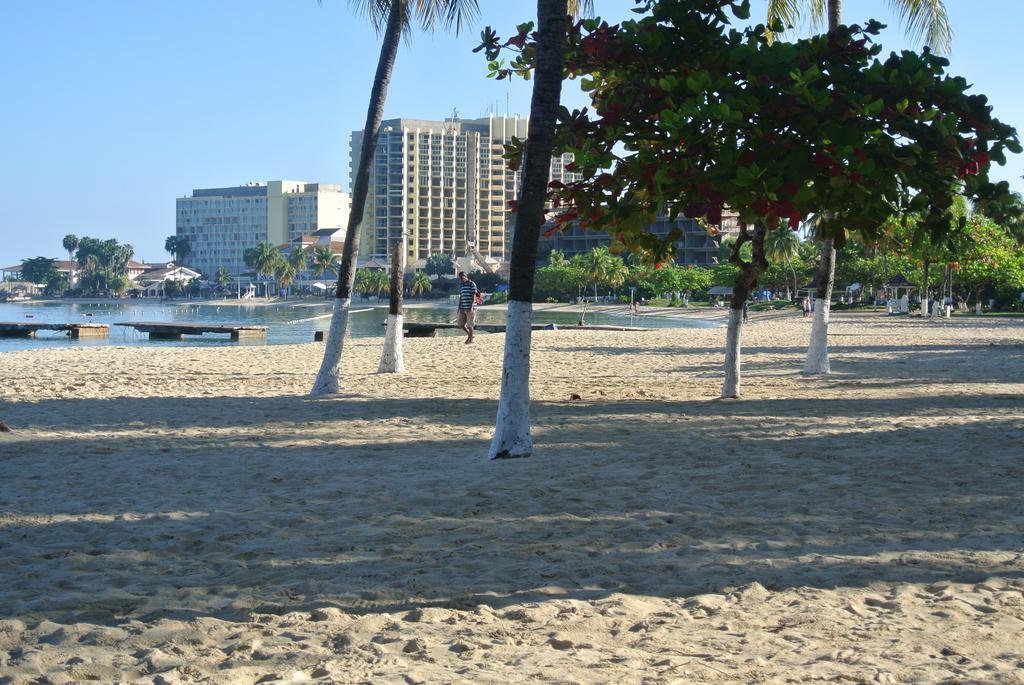 4 * Ocho Ríos
