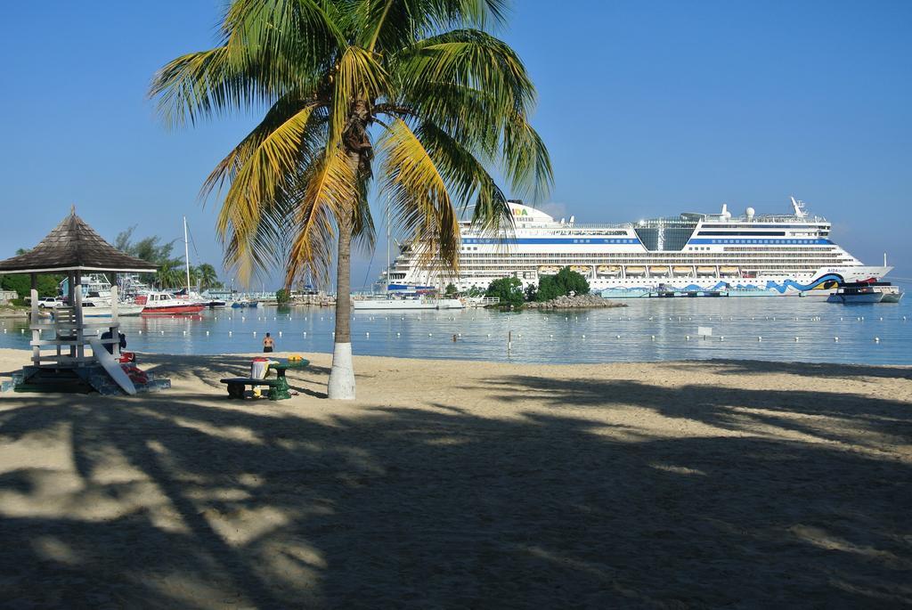 9 * Ocho Ríos