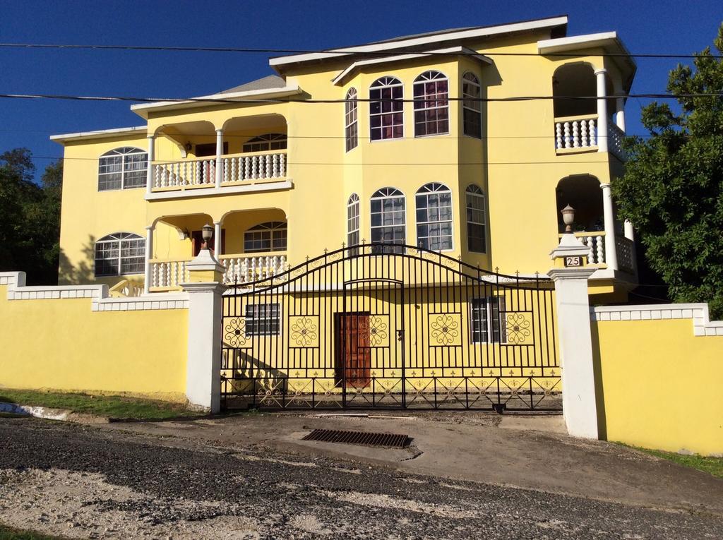Pensión Pura Vida Jamaica