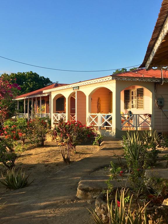 Parque de vacaciones Little Bay Cabins 2*