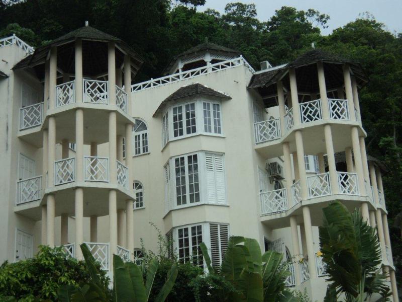 Chill On The Hill * Ocho Rios