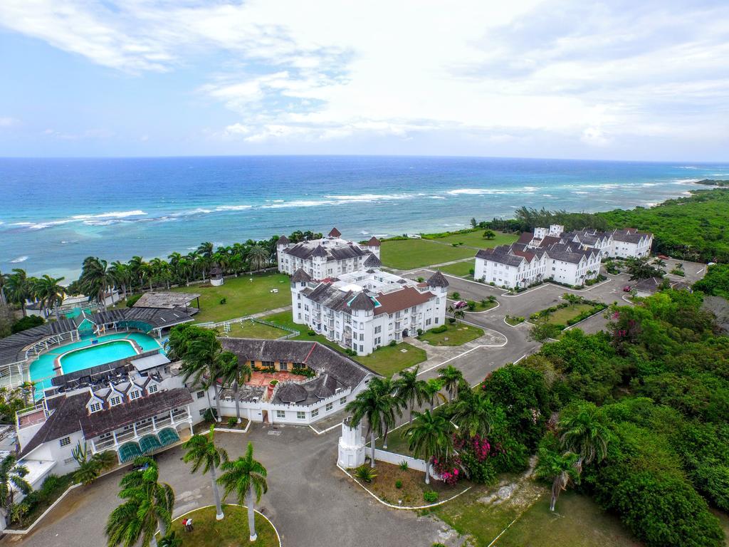 Apartahotel Seacastles By The Beach/pool