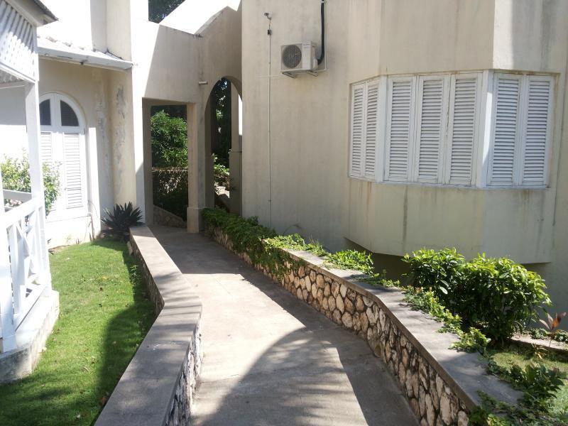 Chill On The Hill * Ocho Rios