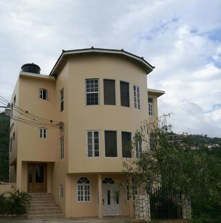 Chancery Hall 3 Bedroom Villa Villa *