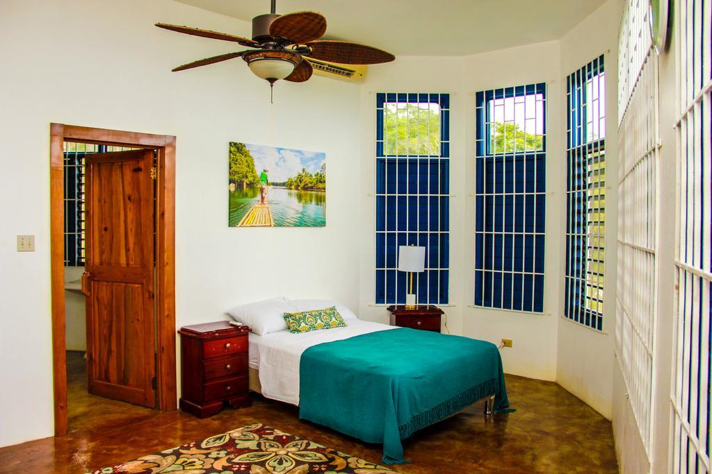 Holiday home Sunshine Lodge: Your Away From *
