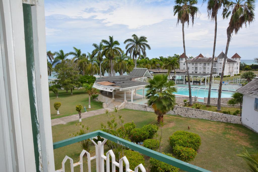 Apartahotel Seacastles By The Beach/pool