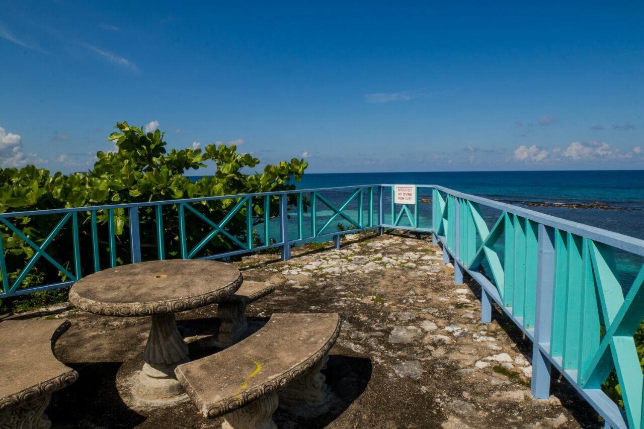 Carib Fedlyn * Ocho Rios