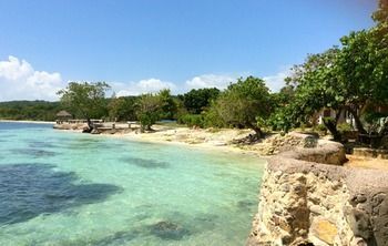 Parque de vacaciones Little Bay Cabins 2*