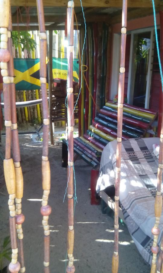 Pensión - Port Antonio