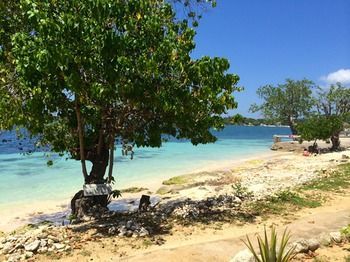 Parque de vacaciones Little Bay Cabins Little Bay