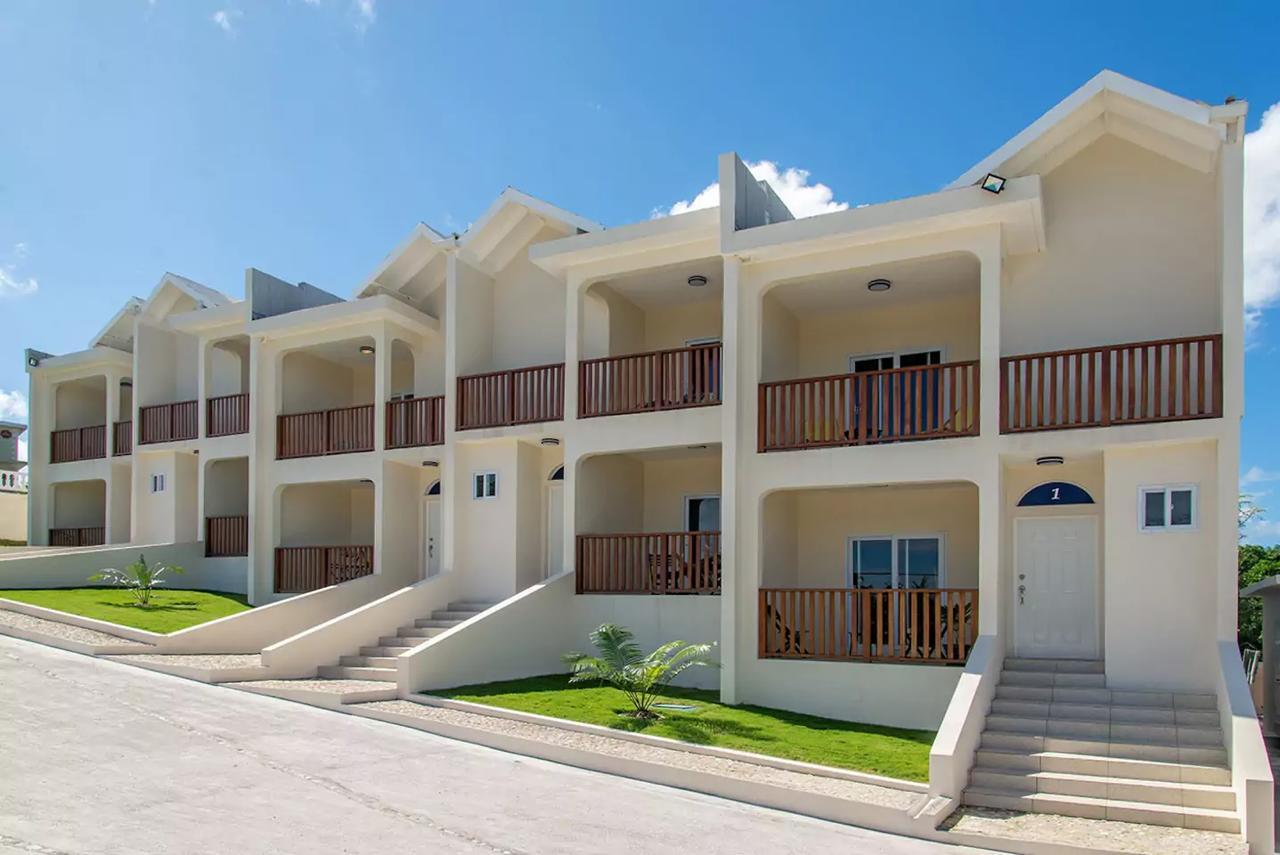 Holiday home Luxury 2br Facing W/pool #4 Montego Bay