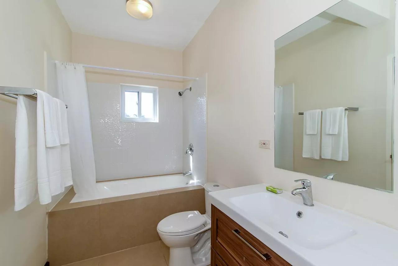 Holiday home Luxury 2br Facing W/pool #4 Montego Bay
