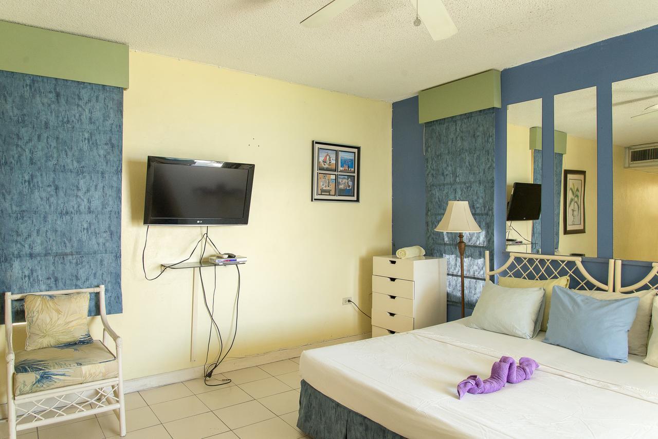 Hipstrip @ Club Apartment *