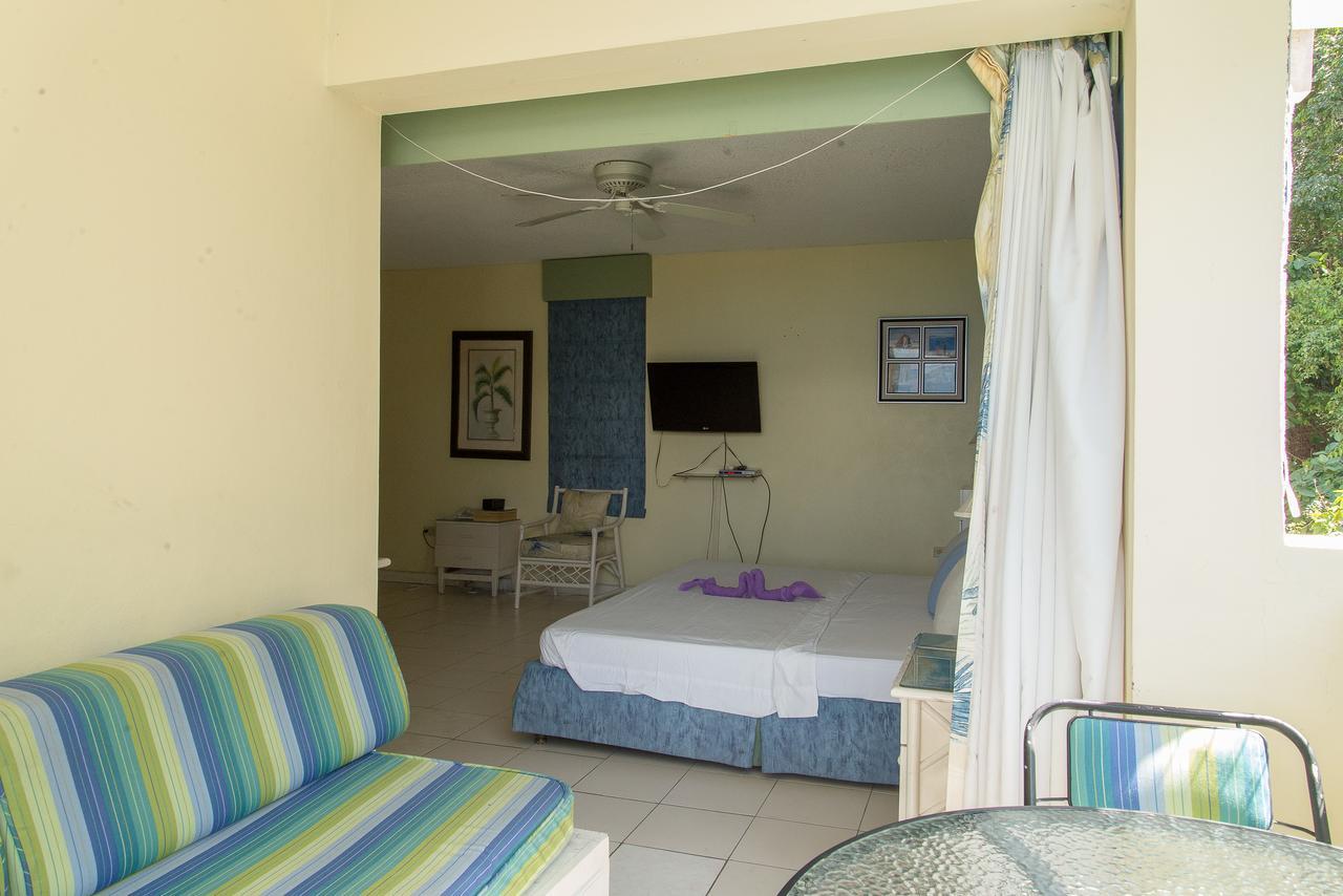 Hipstrip @ Club Montego Bay
