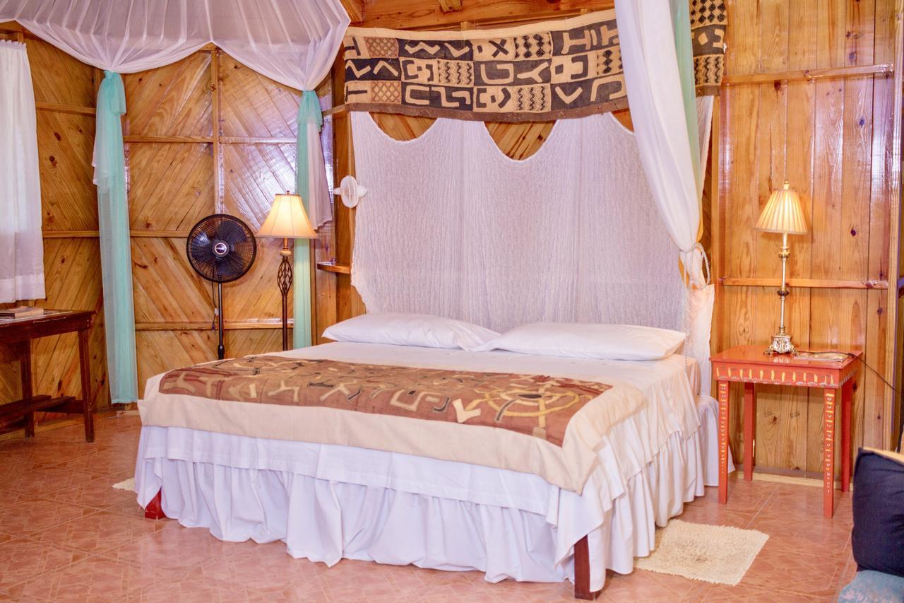Pensión Taino Cove 3*