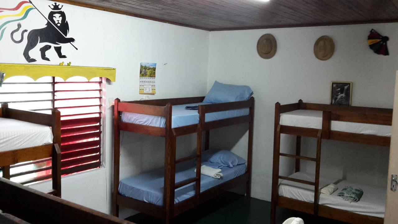 - Pensión Port Antonio