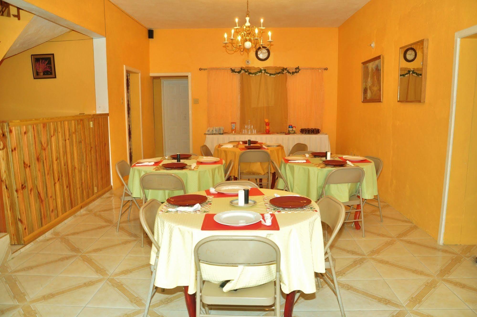 Mom's Village Bed and breakfast Runaway Bay