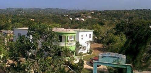 Bed and breakfast Mom's Village 2*