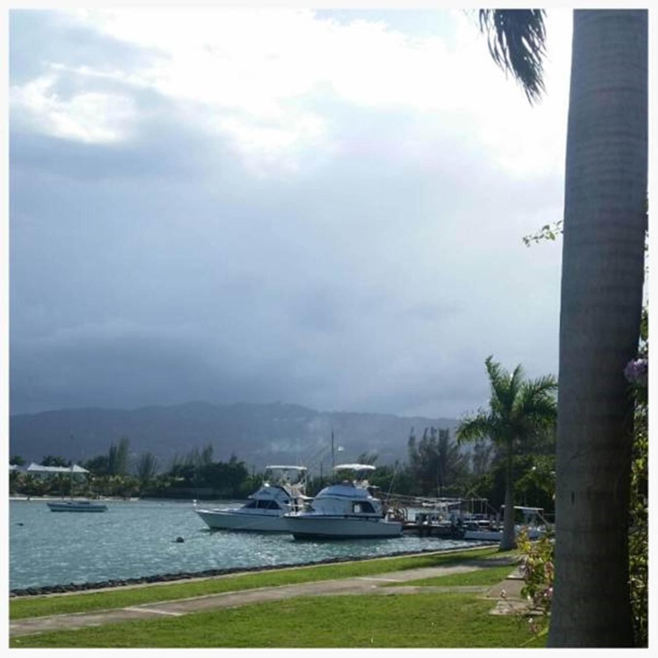 Seawind On The Bay Apartment *