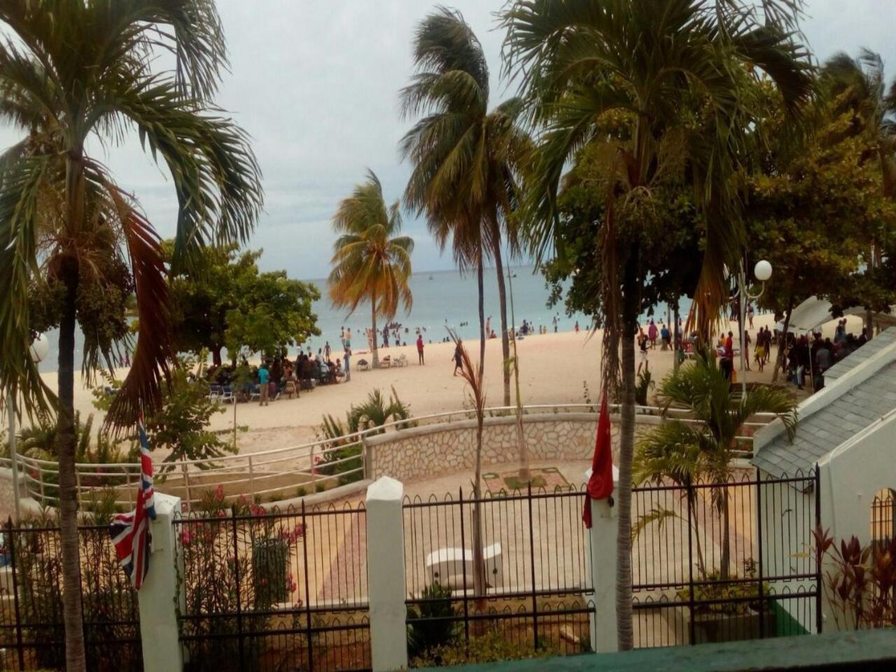 Sandcastles Resort, *
