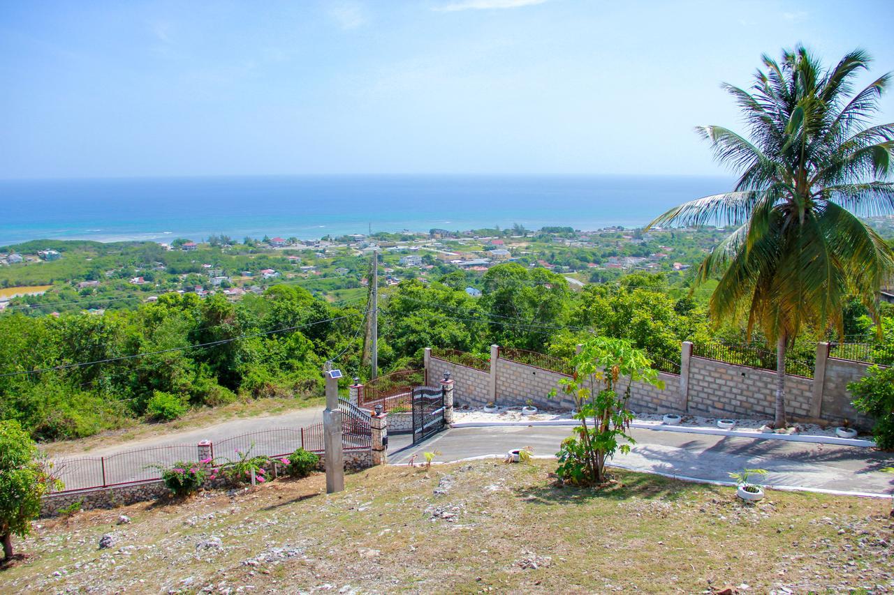 Holiday home Sunshine Lodge: Your Away From Montego Bay
