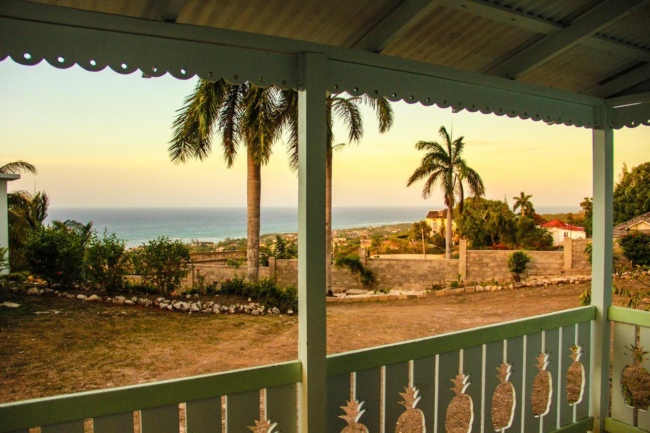 Holiday home Sunshine Lodge: Your Away From *