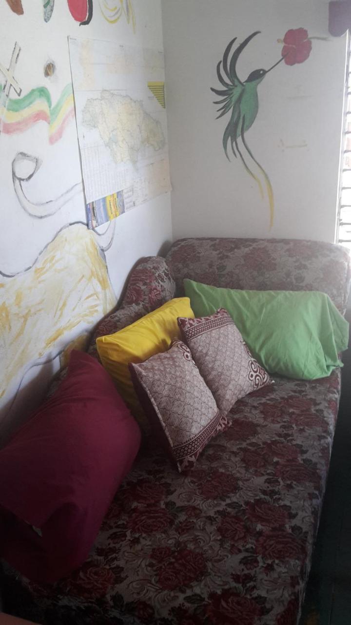 - Pensión