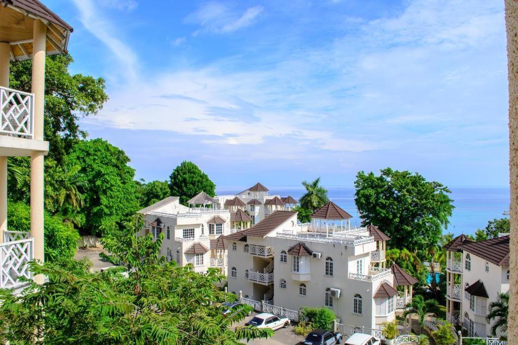 Apartment Sky Castles H6