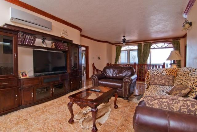 Copperwood Luxury Oceanfront With Pool Villa *