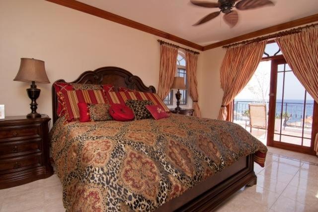 Copperwood Luxury Oceanfront With Pool Lucea