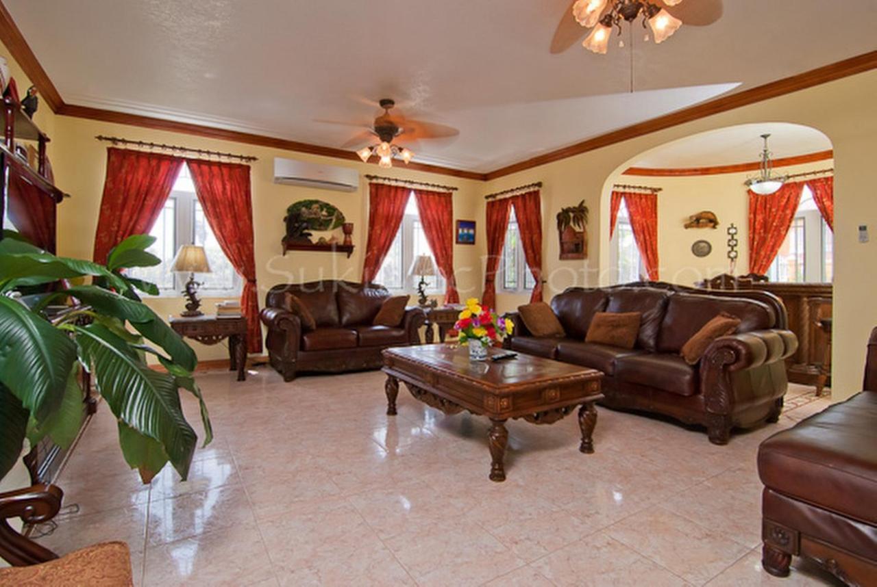 Copperwood Luxury Oceanfront With Pool Villa Lucea