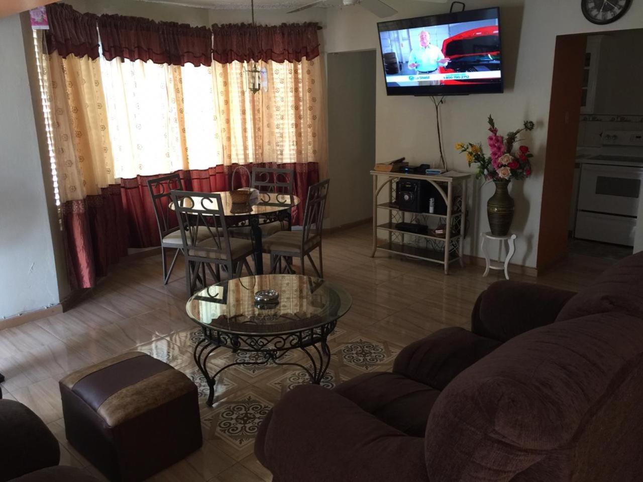 Chill On The Hill Apartment Ocho Rios