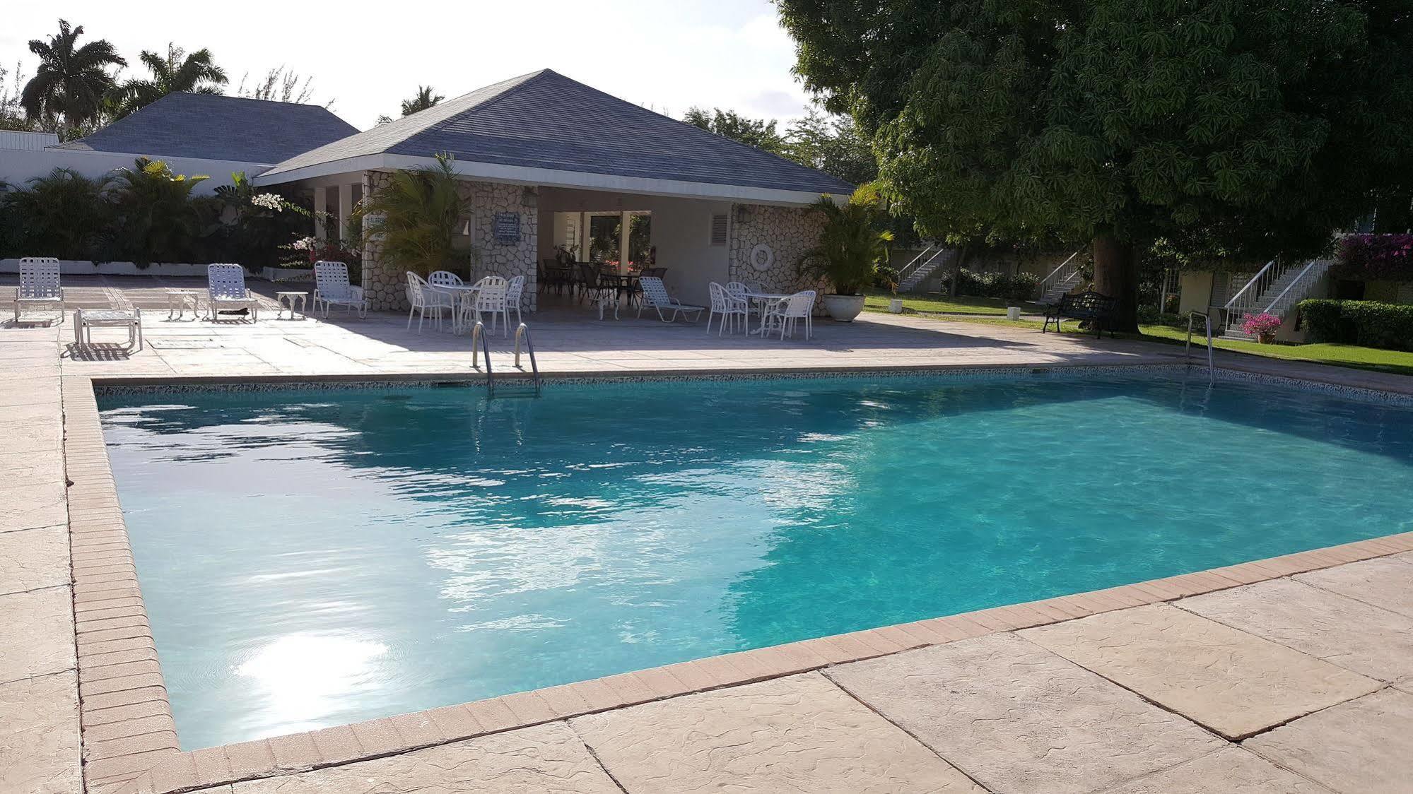 Casa Marina At Seawind Hotel