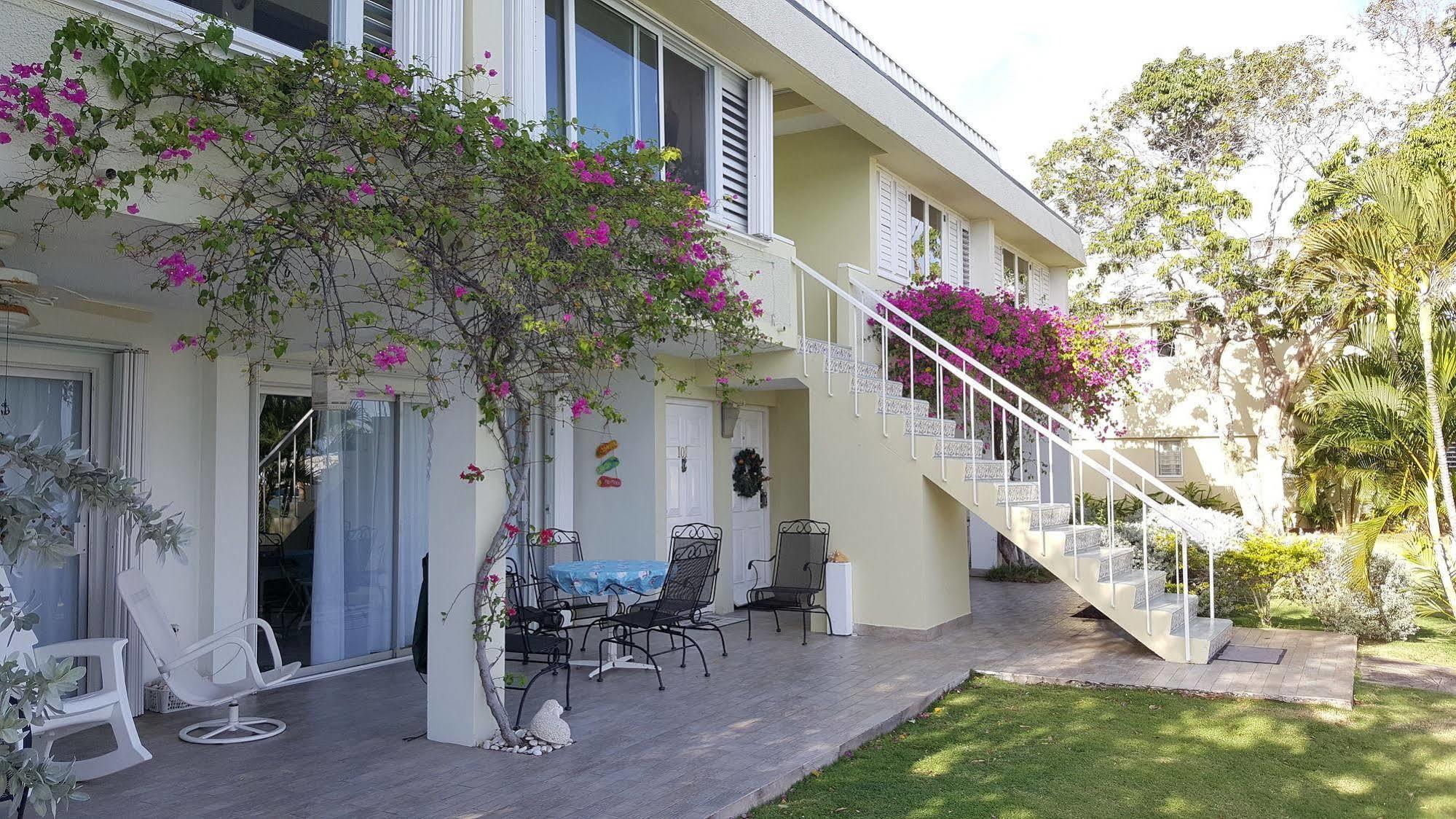 Casa Marina At Seawind Hotel