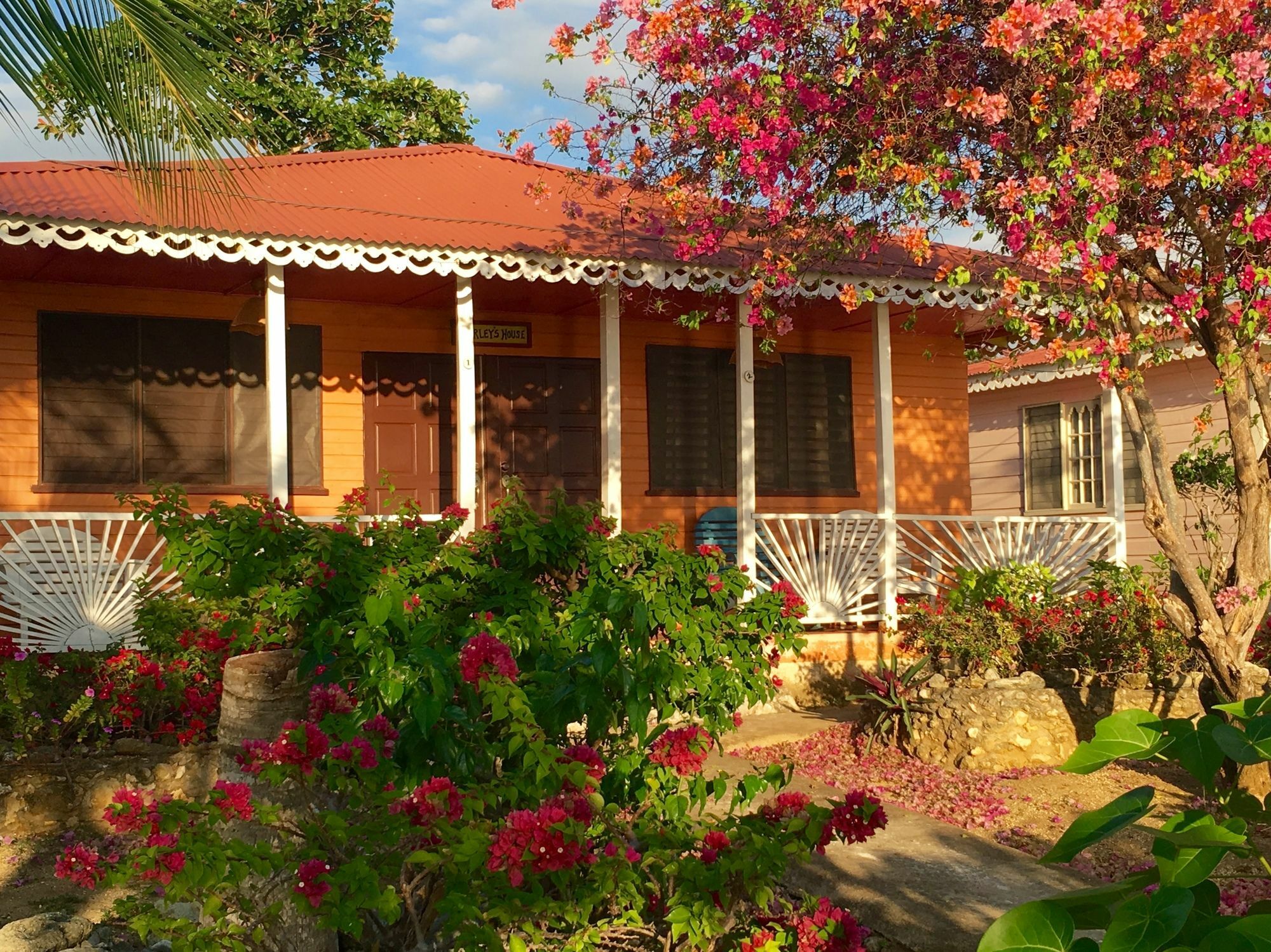 Little Bay Cabins Parque de vacaciones 2*