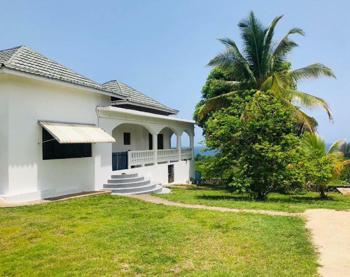 Pensión Zuri Enterprise Negril