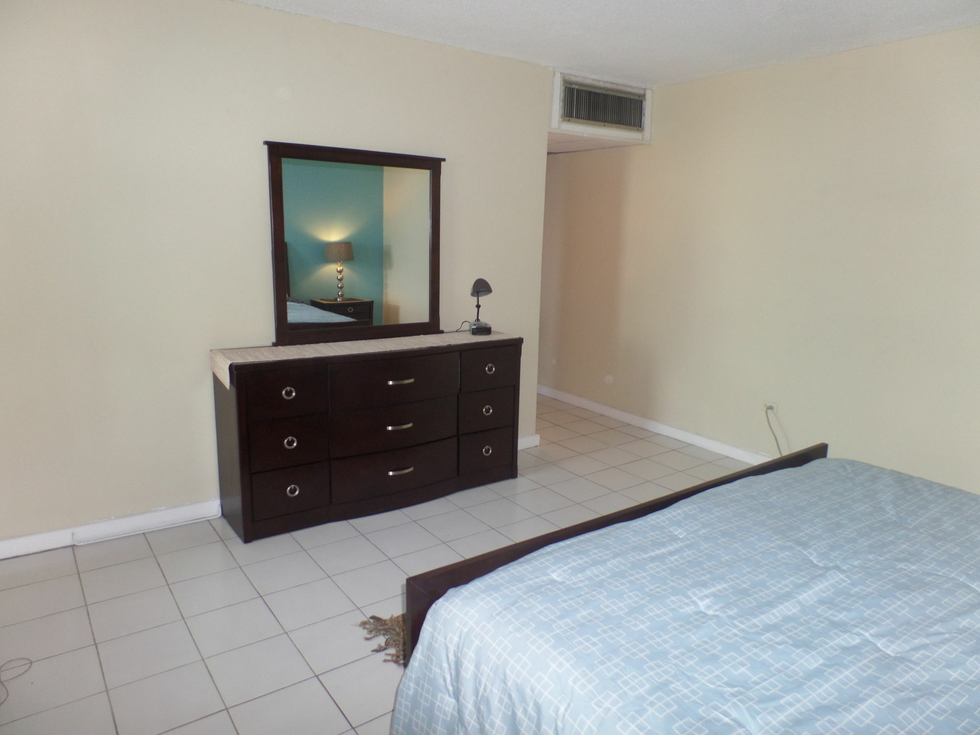 Apartment Skyclub At Mobay Club
