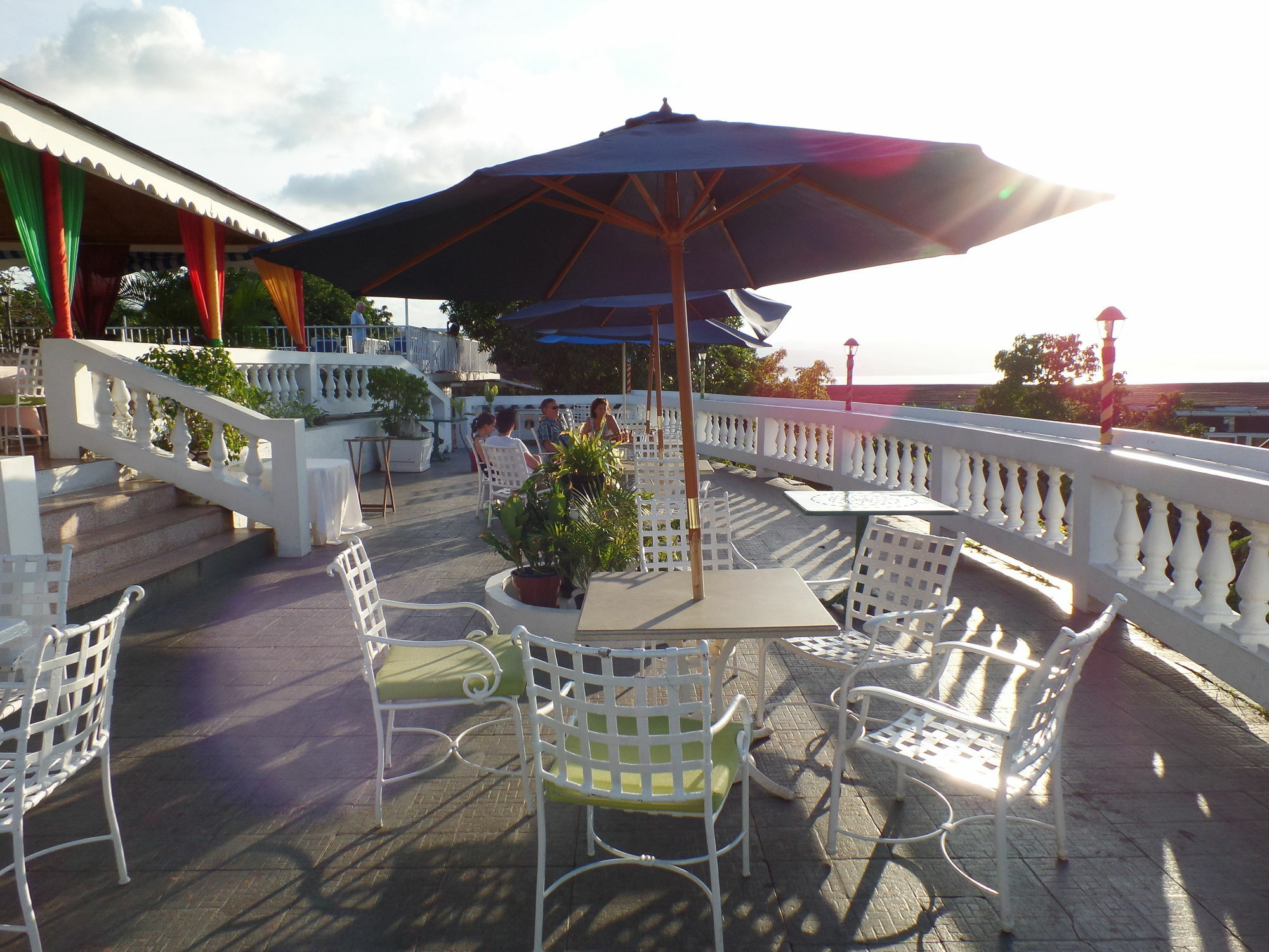 Skyclub At Mobay Club *