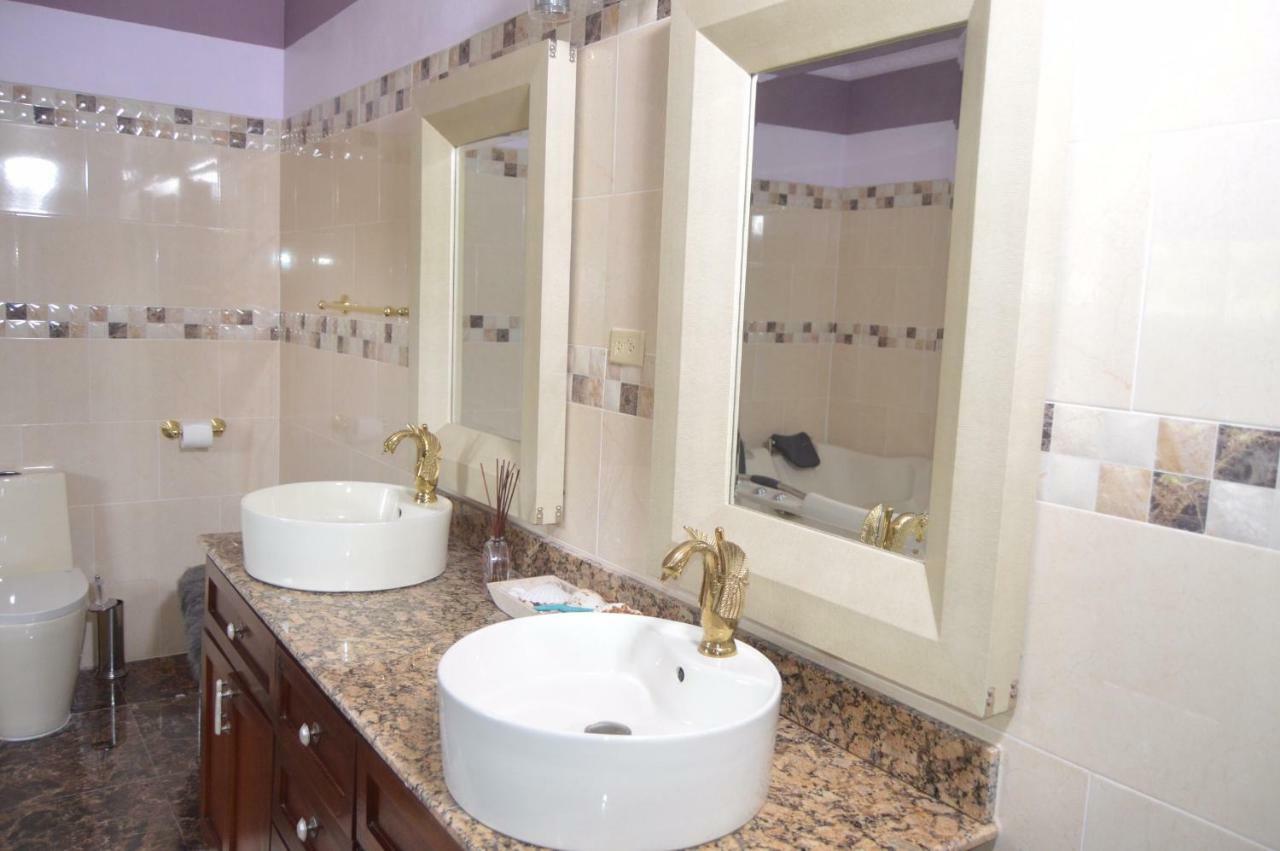 Marvettes Hideaway Villa *
