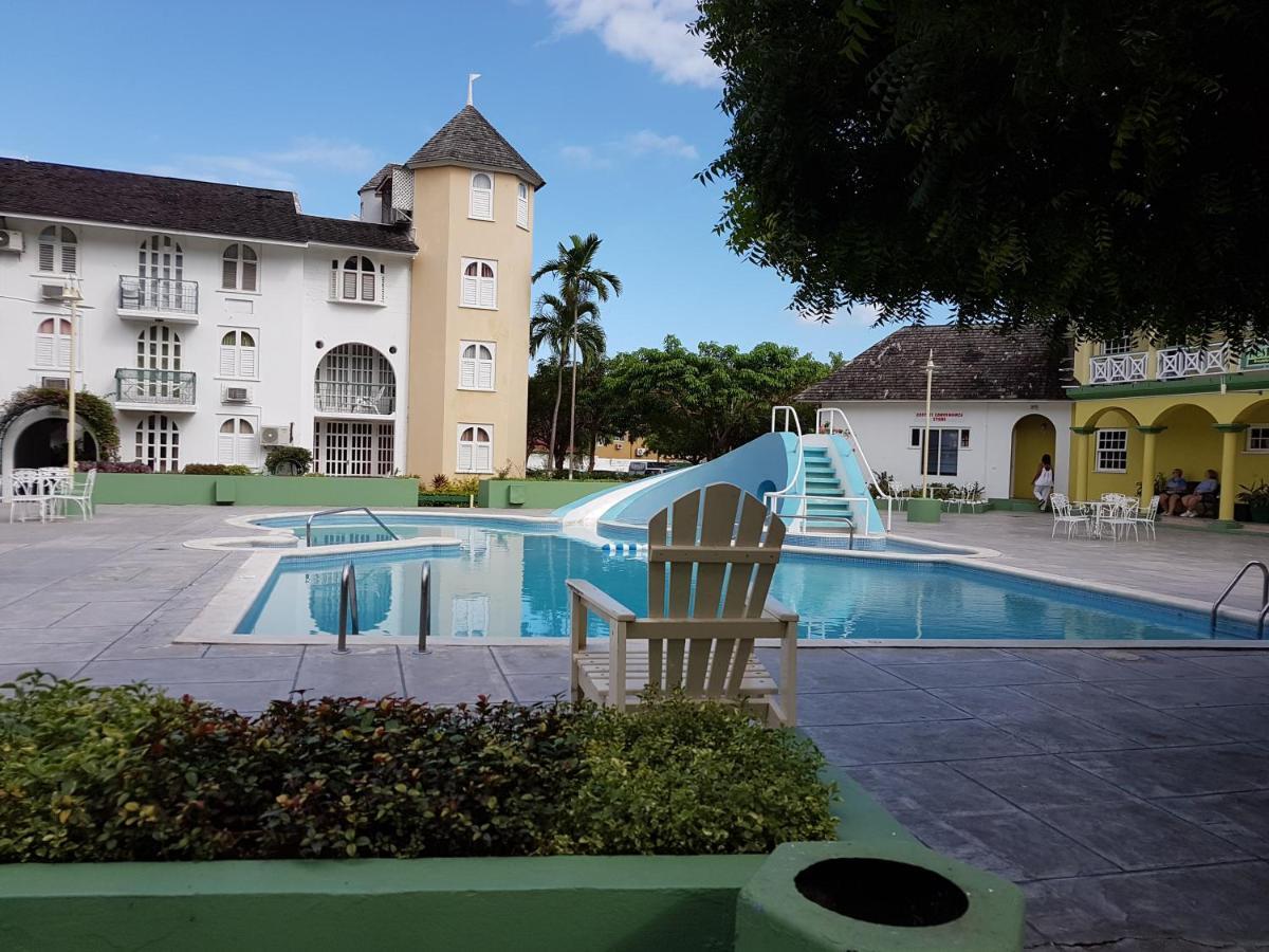 Apartahotel Almond Grove At Castle